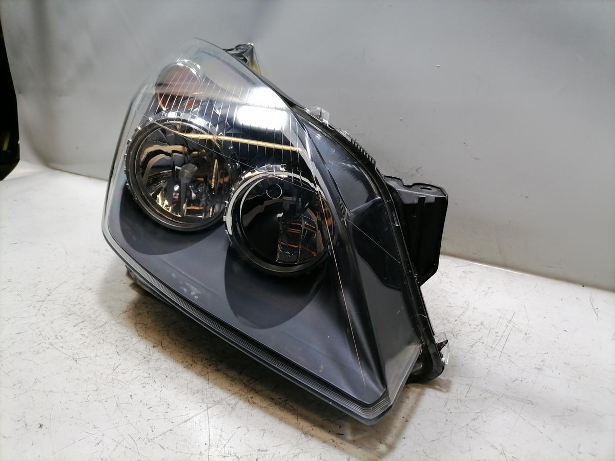 Opel Astra H Scheinwerfer vorn rechts Halogen Schwarzer Hintergrund Bj.2009